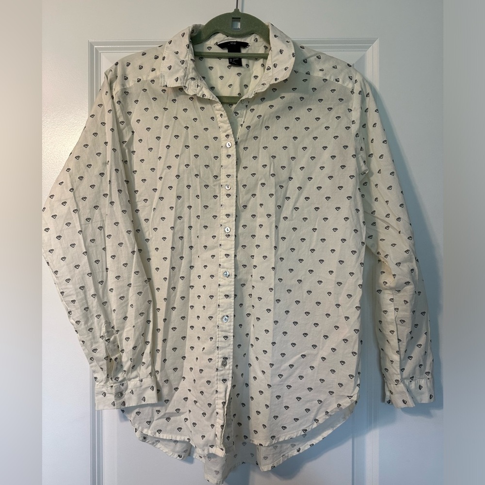 H&M Women’s Diamond Detail Button Down. Size 6.